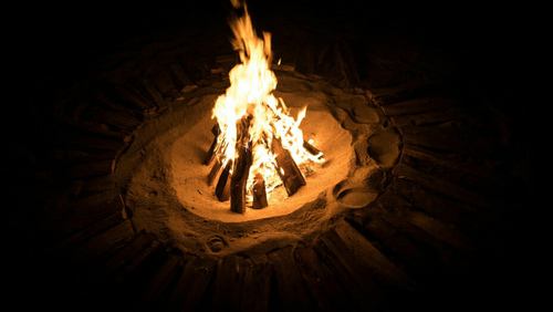 ‘m6最新官网’梁朝伟51岁生日 妻子刘嘉玲素颜买礼物示爱(图)(图1) 米乐M6官方入口