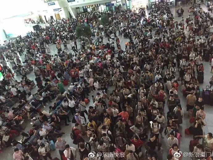 阿雅饭后掀衣晒大肚照 自嘲体验当孕妇(图)_米乐M6(图2) 米乐M6