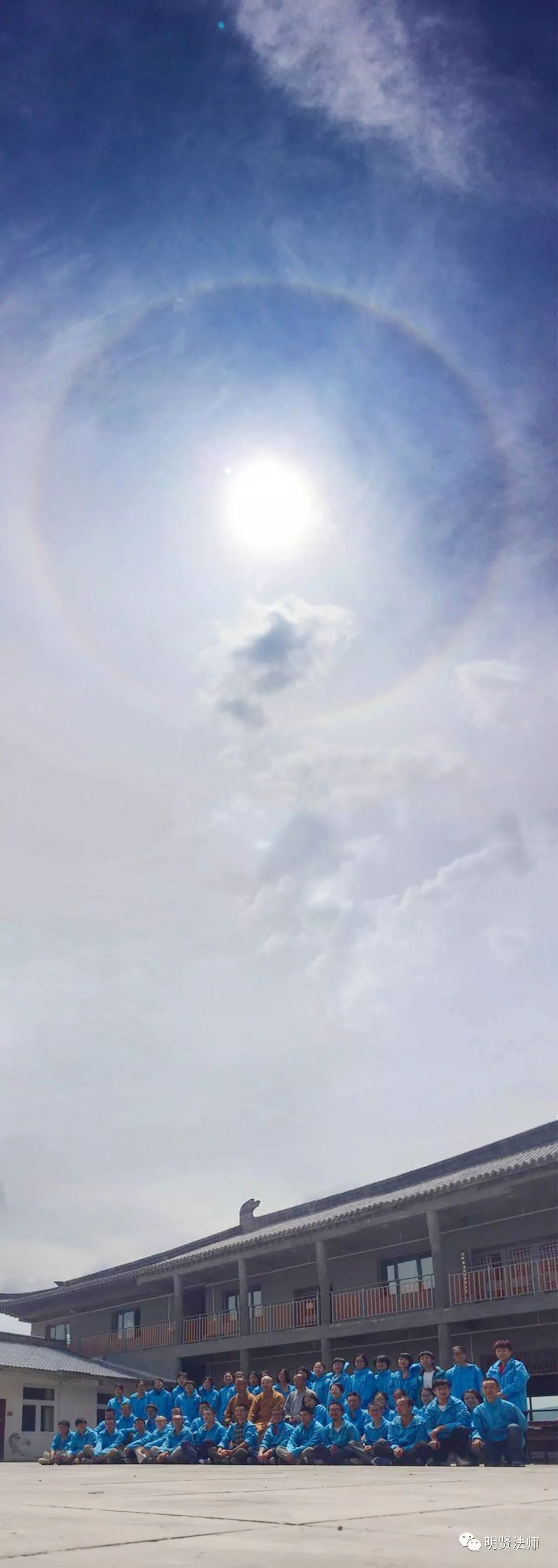 m6最新官网-周杰伦嫩模女友驾百万跑车违规撞人 致两人受伤(图2) 米乐M6