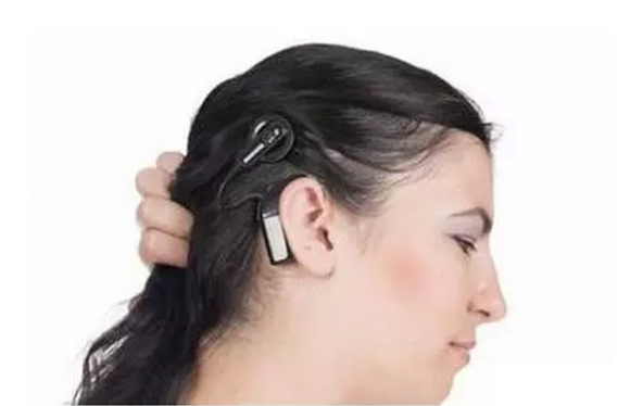 【米乐M6】张惠妹广州演唱会紧拥两猛男 发福严重引网友热议(图3) 米乐M6