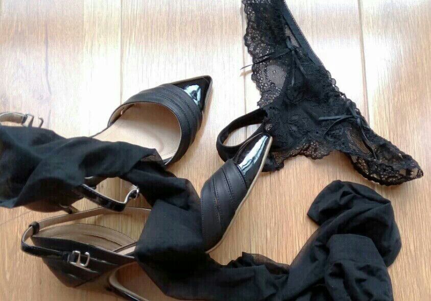 大S小S吞拳头哀悼大炳 强忍悲伤笑泪交织(图)_米乐M6(图2) 米乐M6官方入口