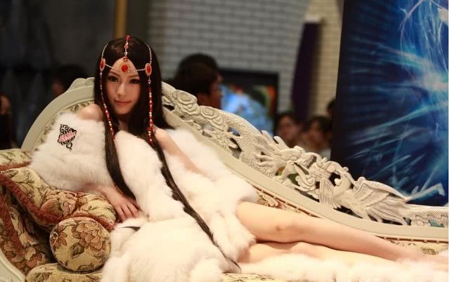 惠英红当众遭李宗翰“咸猪手” 慌乱扯裙遮掩‘m6最新官网’